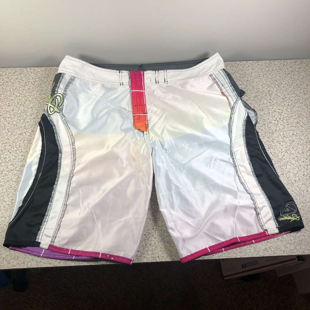 Quiksilver Spellout Grid Board Shorts Men's 38 - Picture 10 of 11